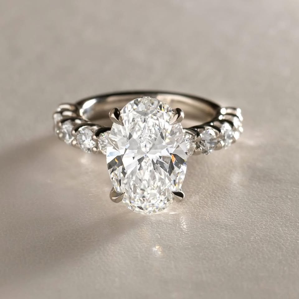 Oval cut Engagement ring