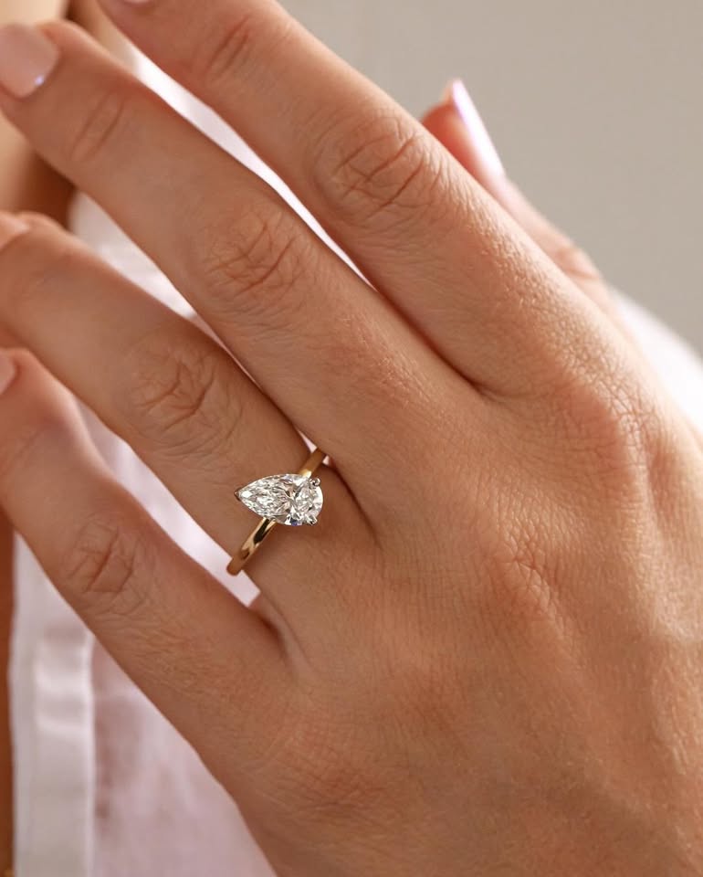 Oval cut Engagement ring - Image 5