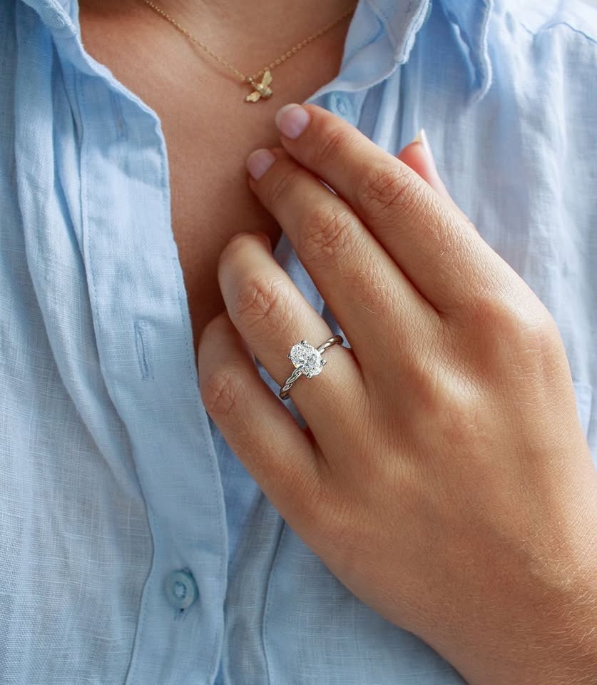 Oval cut 1 CRT Engagement Ring - Image 3